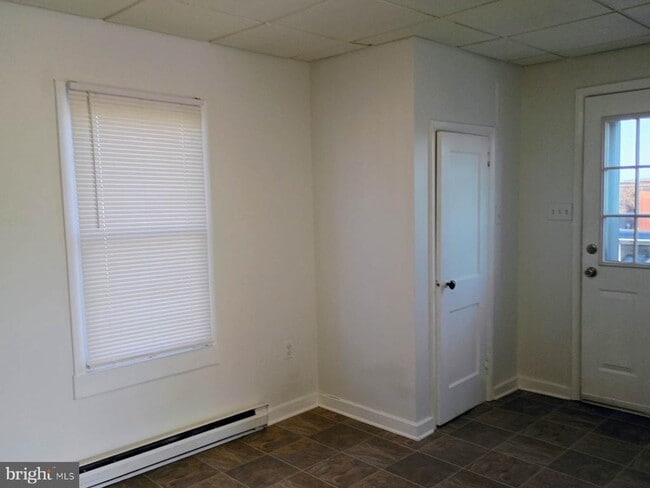 Building Photo - 543 Bridge St