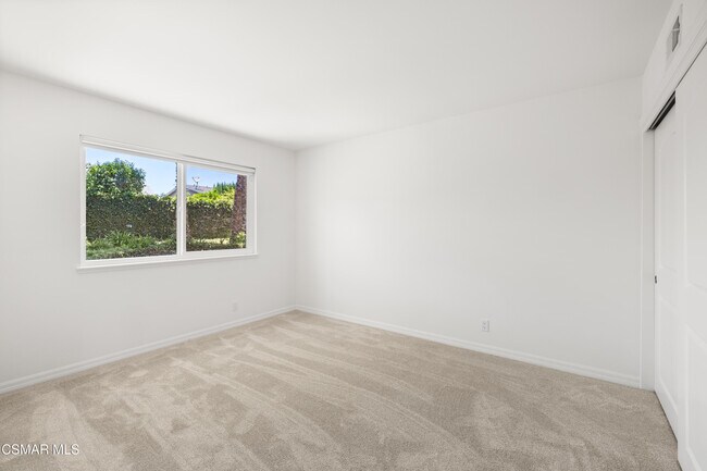 Building Photo - 41 Oakleaf Ave