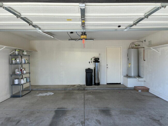 Building Photo - 23826 W Yavapai St