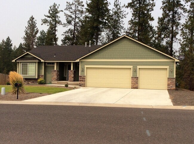 Building Photo - Wonderful 3 Bedroom 3 Bath Mead Area Rancher