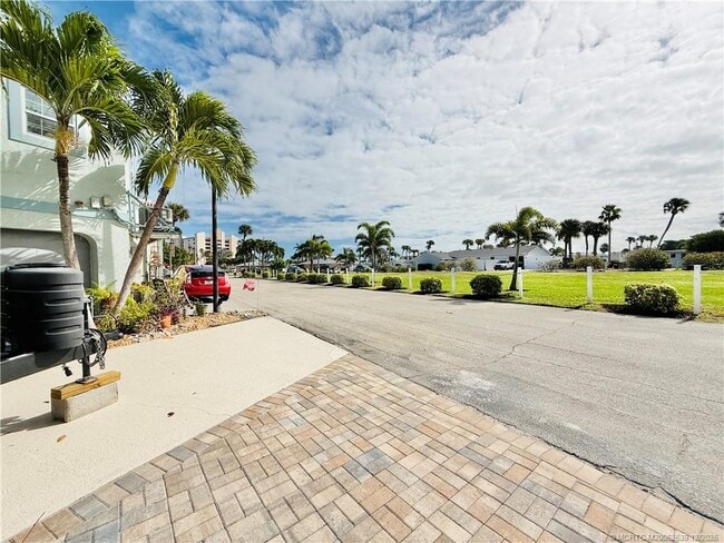 Building Photo - 10725 S Ocean Dr