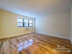 Building Photo - 0 bedroom in CHICAGO IL 60614
