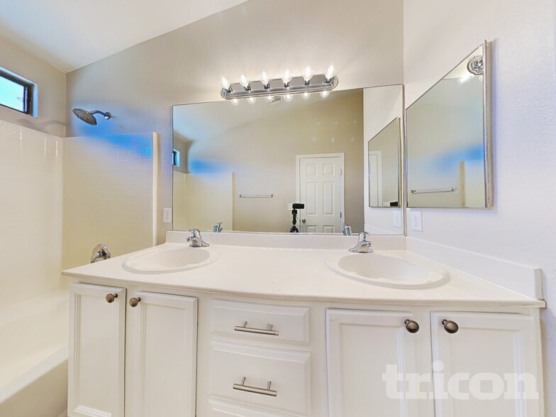 Building Photo - 5737 N Copper Sun Ct