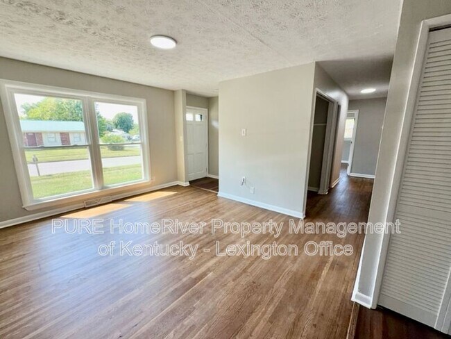 Building Photo - 629 Kent Dr