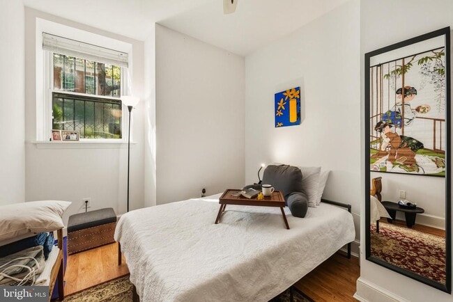 Building Photo - 301 G St NE