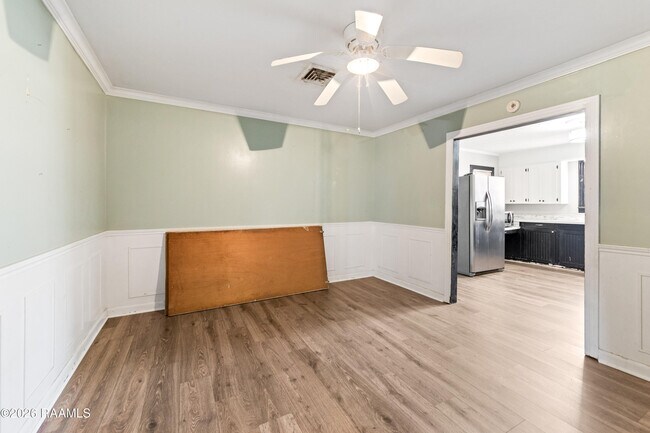 Building Photo - 416 W St Paul St