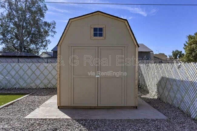 Building Photo - 1527 W Huntington Dr