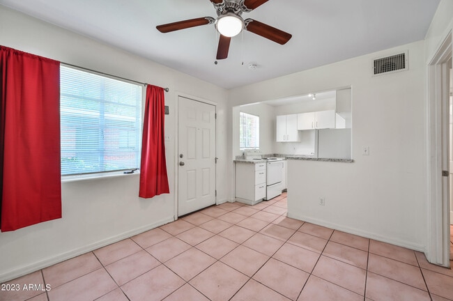 Building Photo - 841 N 6th Ave