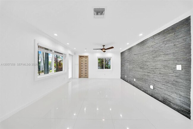 Building Photo - 1104 NE 85th St