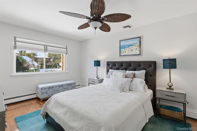 Building Photo - 10 Bayberry Ln