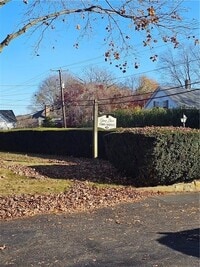 Building Photo - 20 W Warwick Ave