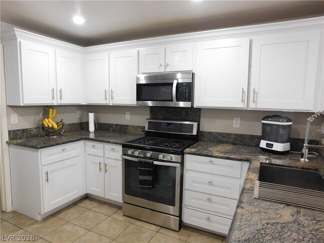 Building Photo - 3965 Palm Beach St