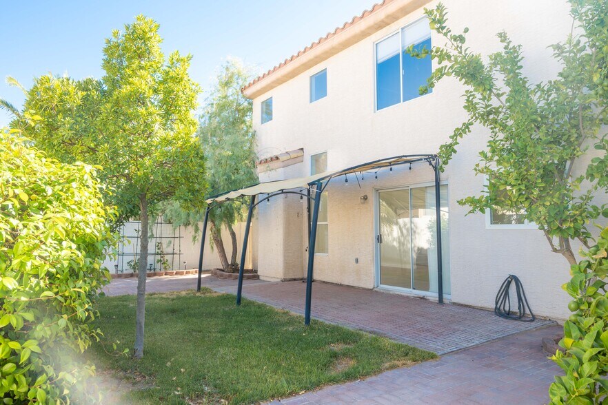Building Photo - 7924 Horn Tail Ct