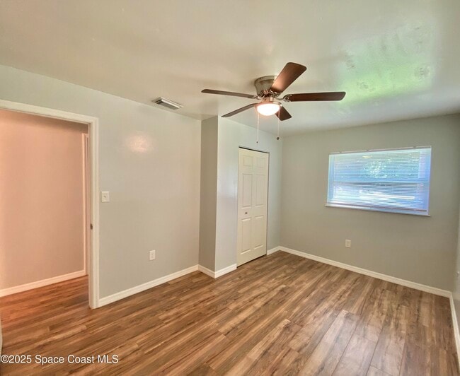 Building Photo - 555 Kings Way