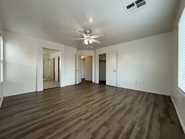 Building Photo - "Spacious 3-Bedroom Gem with 2.5 Baths in ...