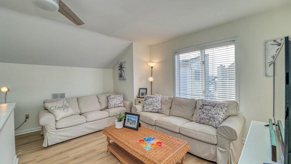 Building Photo - 6 Brunswick Ct