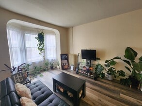 Building Photo - 643 Lincoln St