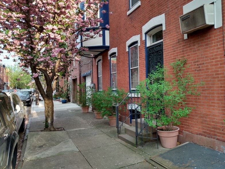 Exterior - 2404 Parrish St