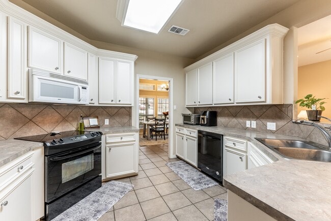 Building Photo - 3658 Redbud Ln