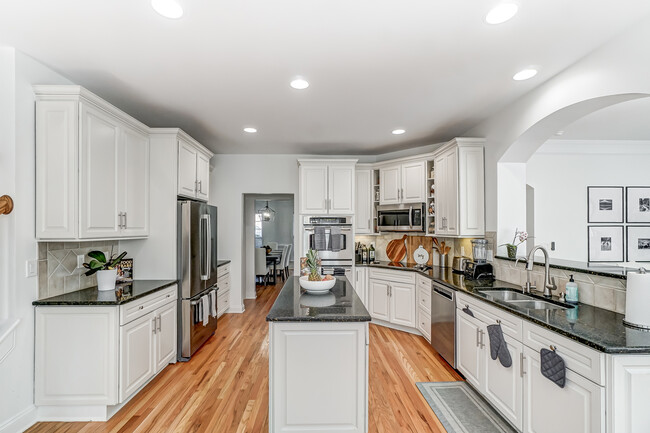 Building Photo - 1024 Patricians Ln