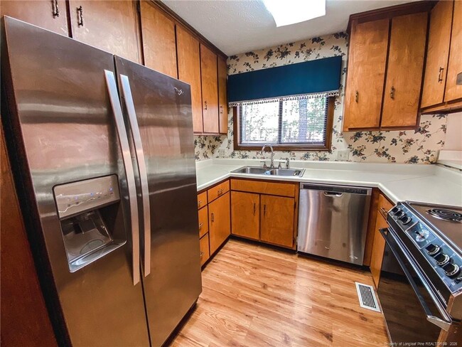 Building Photo - 207 Charmant Rd