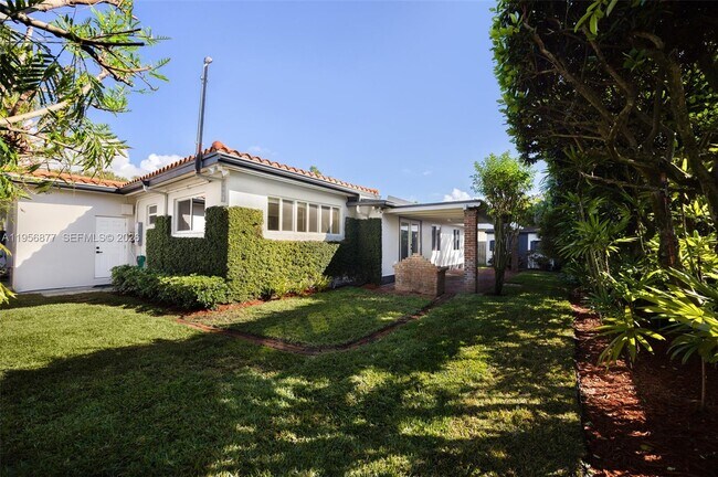 Building Photo - 5730 SW 56th Terrace