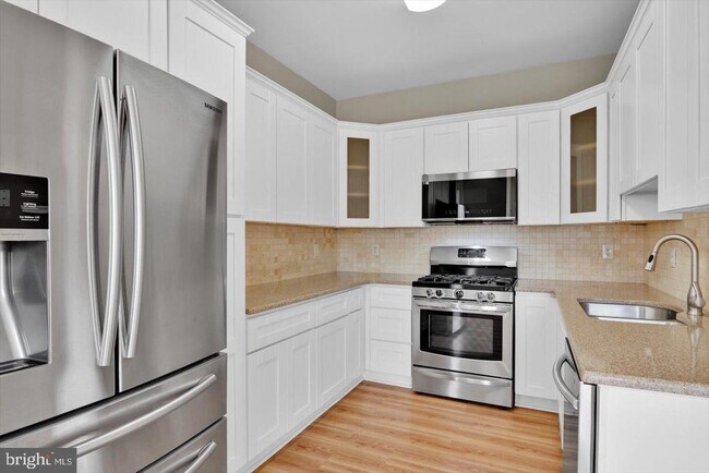 Building Photo - 751 Chanticleer
