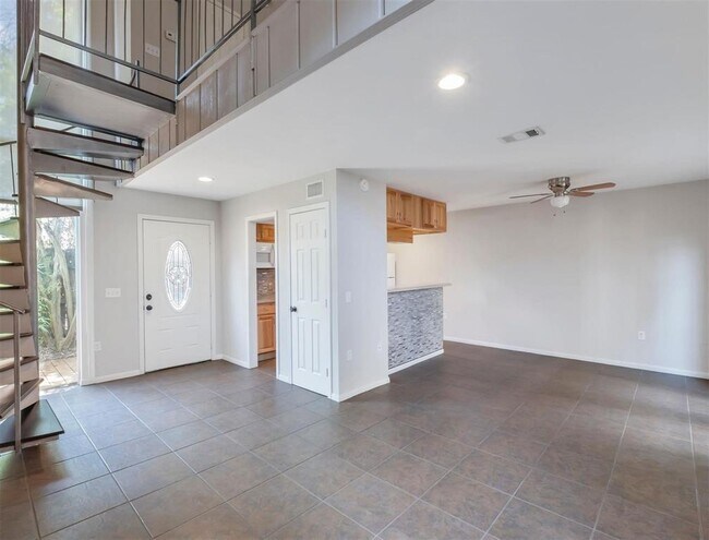 Building Photo - 8211 Katy Fwy