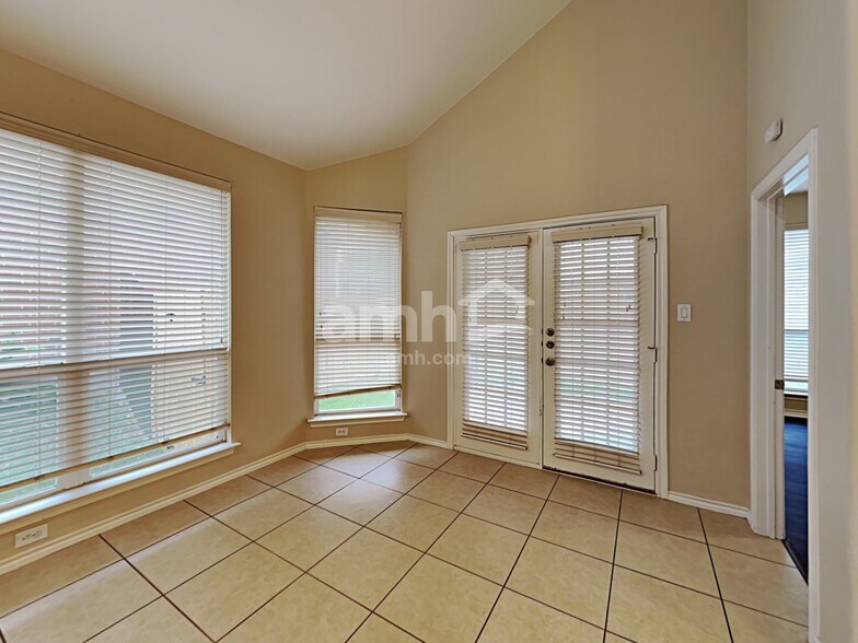 Building Photo - 6136 Kristen Dr