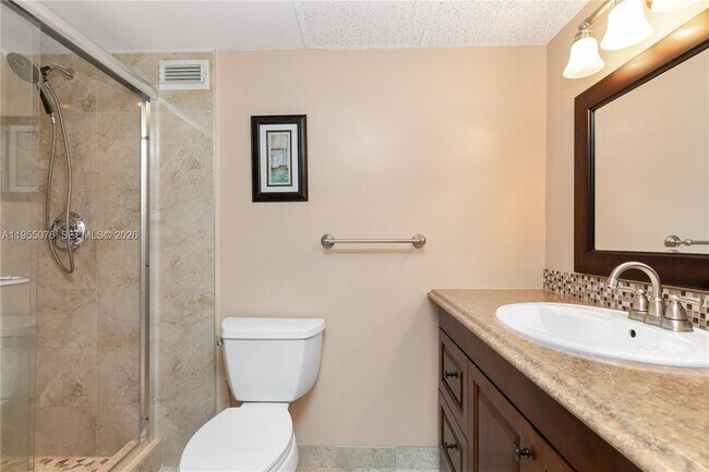 Building Photo - 301 NE 14th Ave