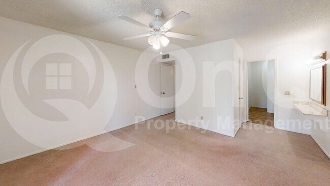 Building Photo - 570 N Villa Nueva Dr
