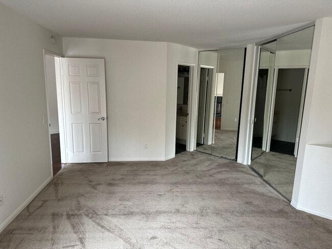 Building Photo - Fashion Valley 2Br/2Ba Condo with 2 car ga...