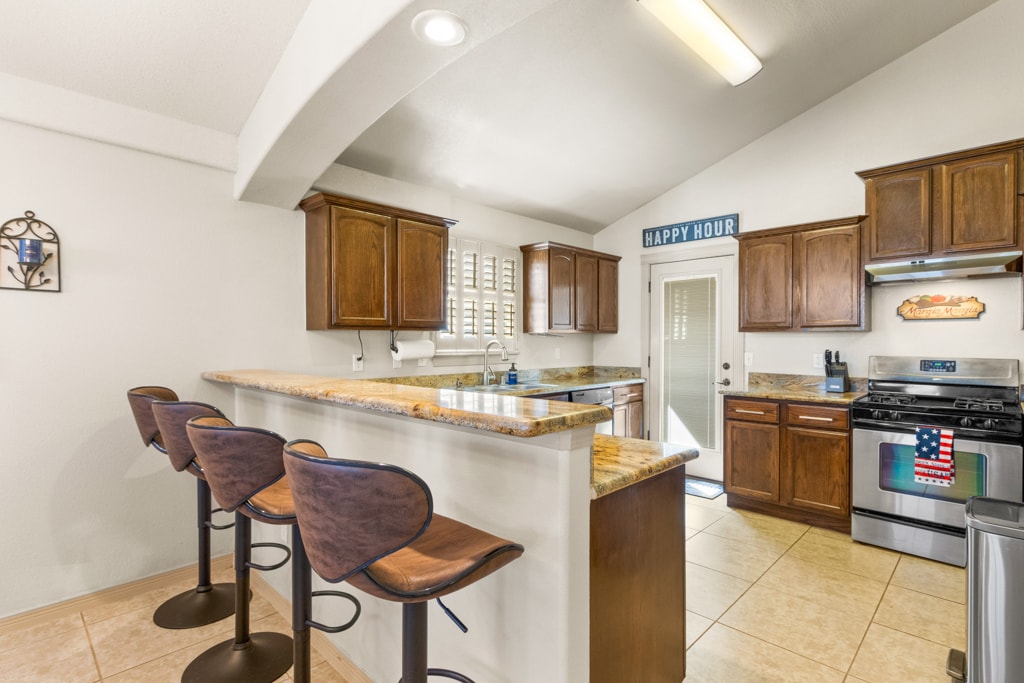 Kitchen and Breakfast Bar - 11341 Manuel Moreno Dr