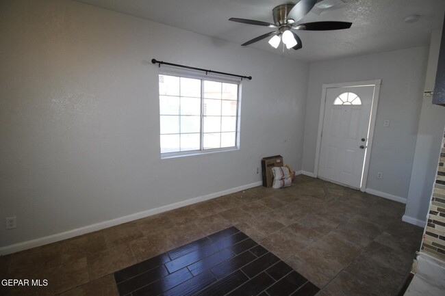 Building Photo - 8903 Old County Dr