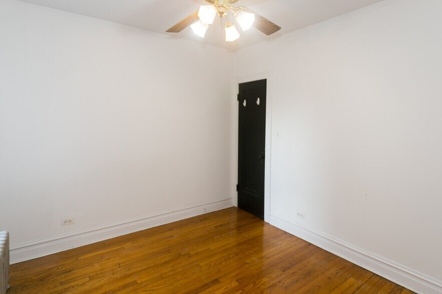 Building Photo - 1913 W Larchmont Ave