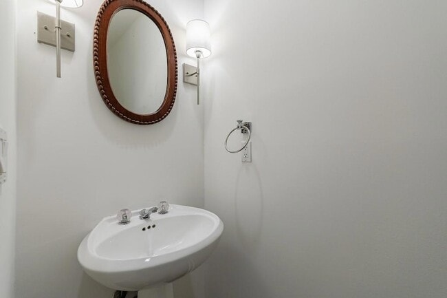 Building Photo - 3491 Roswell Rd NE