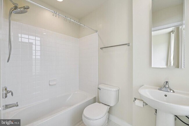 Building Photo - 5627 45th Ave