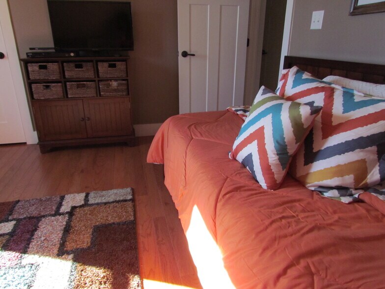 Building Photo - 14 Constitution Ct