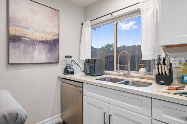 Building Photo - 13075 Old West Ave