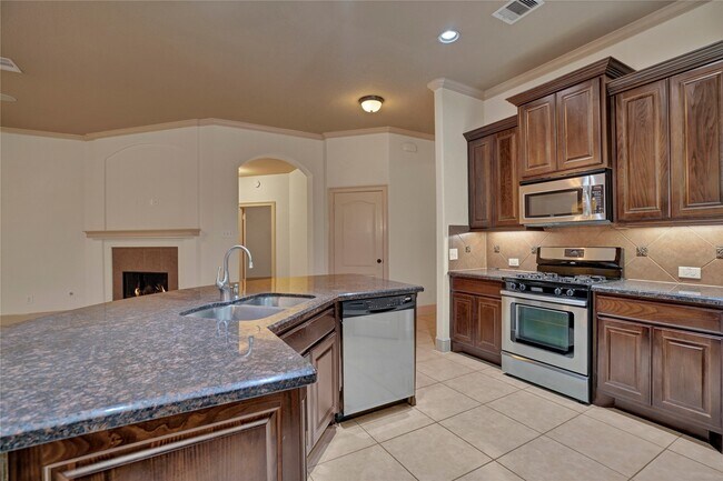 Building Photo - 10 Tallgrass Way