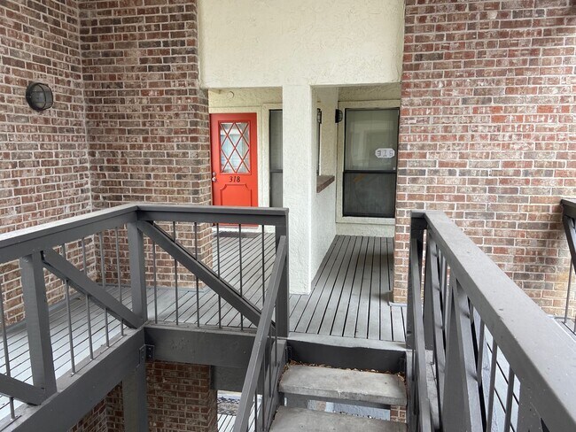 Primary Photo - 806 W 24th St