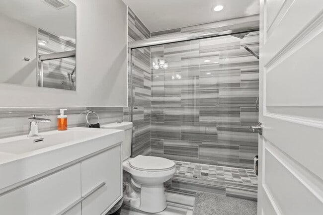 Building Photo - 606 S 2nd St