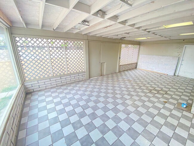 Building Photo - Charming 4 Bedroom, 3 Bath, Single-Story H...