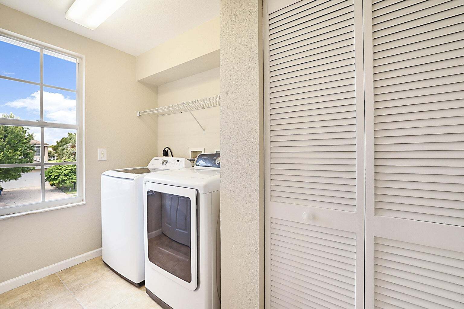 Building Photo - 122 Kensington Way