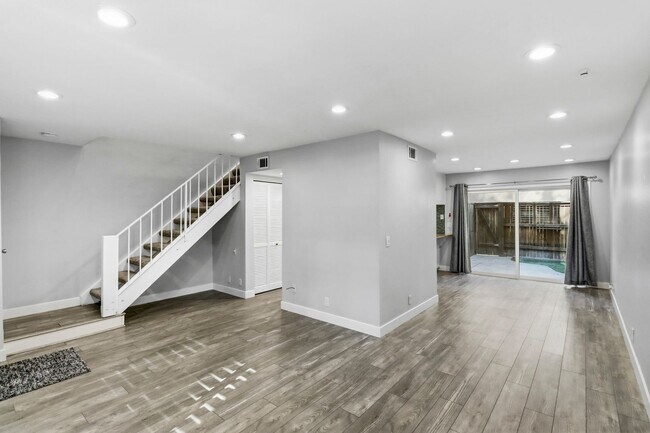 Building Photo - North Davis Condo-Available