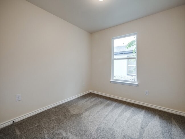 Building Photo - 4220 Hamilton Ave