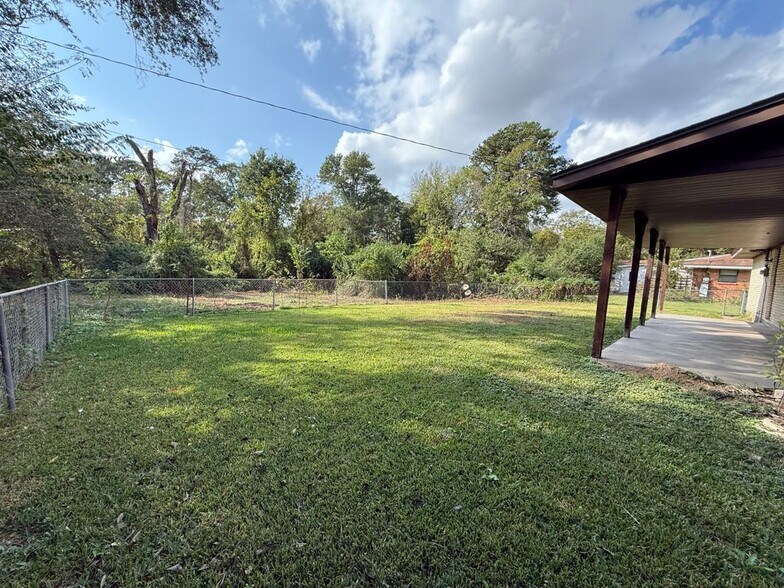 Building Photo - 107 State Hwy 75 N