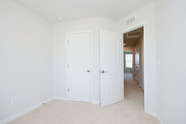 Building Photo - Pleasant Green Townhome Near Downtown Crozet