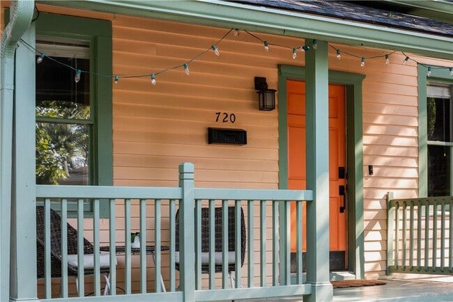 Building Photo - 720 Mollie St SE