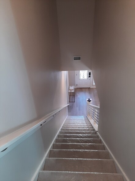 Building Photo - 1735 Woodridge Dr